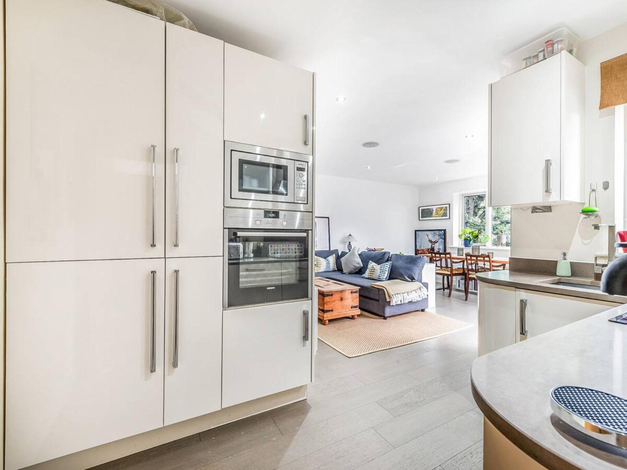 Pass The Keys Modern Terrace In Putney Londen